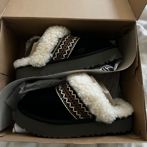 UGG Black Disquette Atherson Slippers - Picture 2 of 3